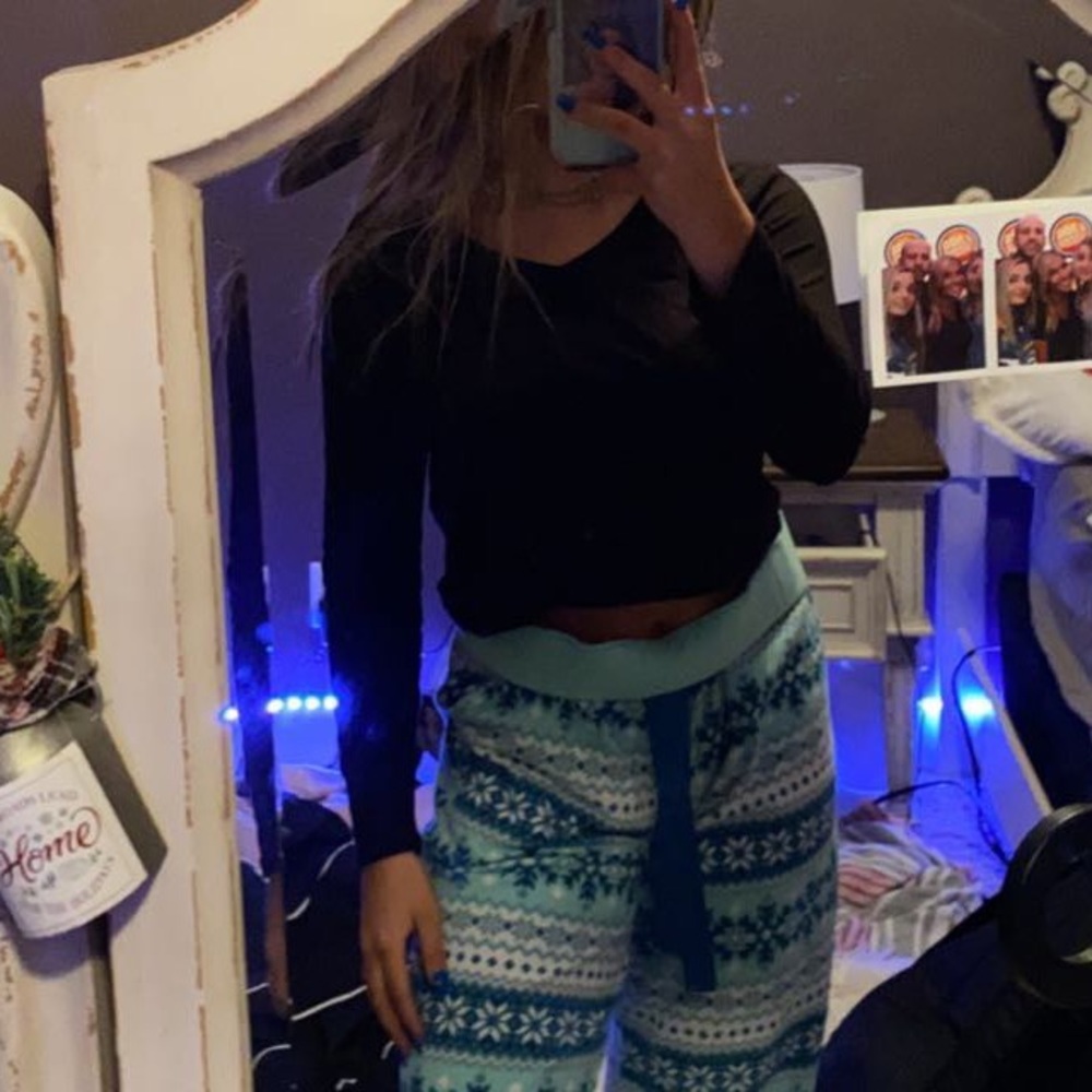 Long sleeve black crop top